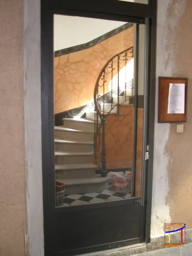 Dettaglio finitura finto marmo vano scala - Fase 1