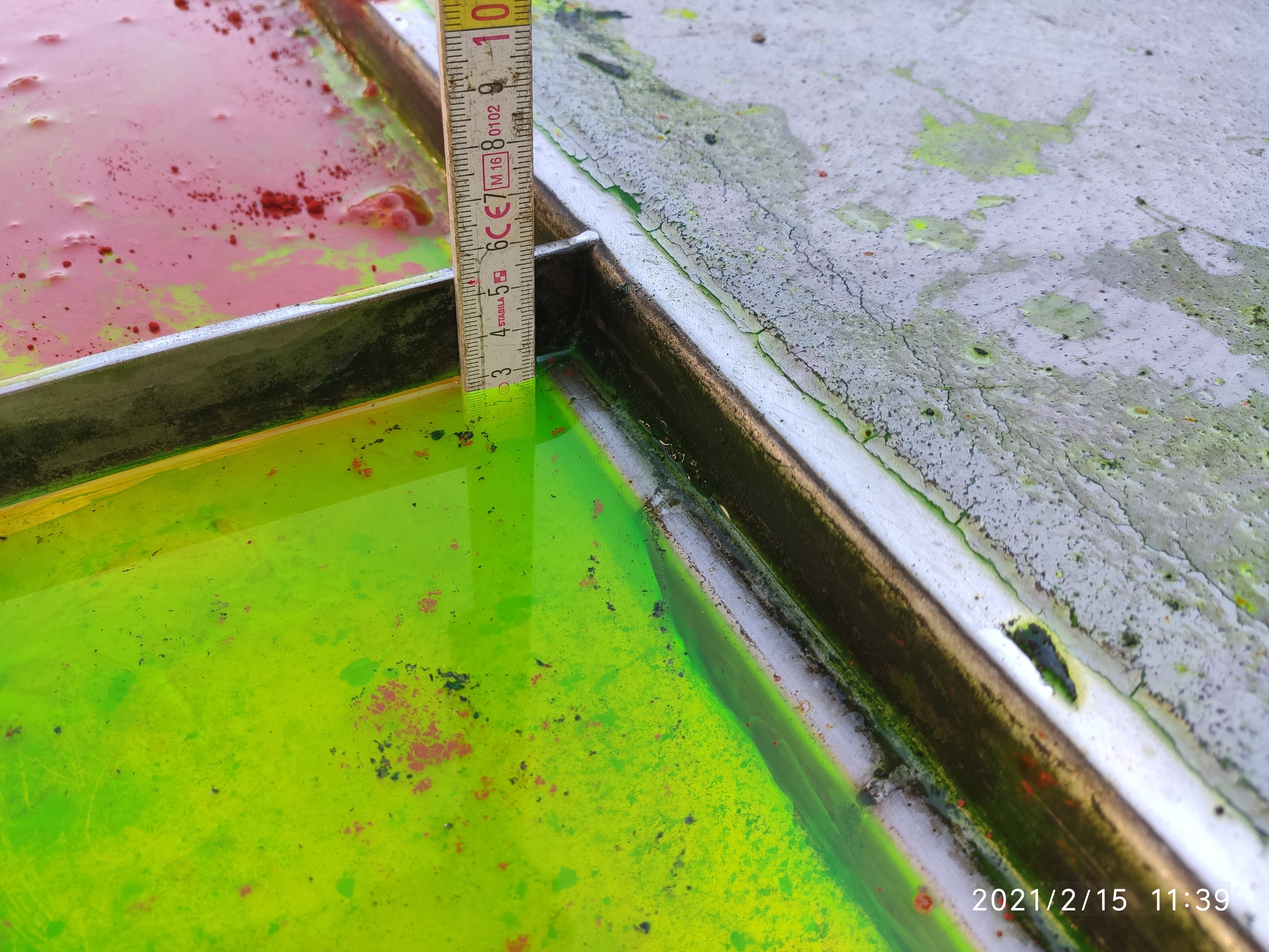 Miscelazione e dosaggio di Uranina e traccianti in pozzetto